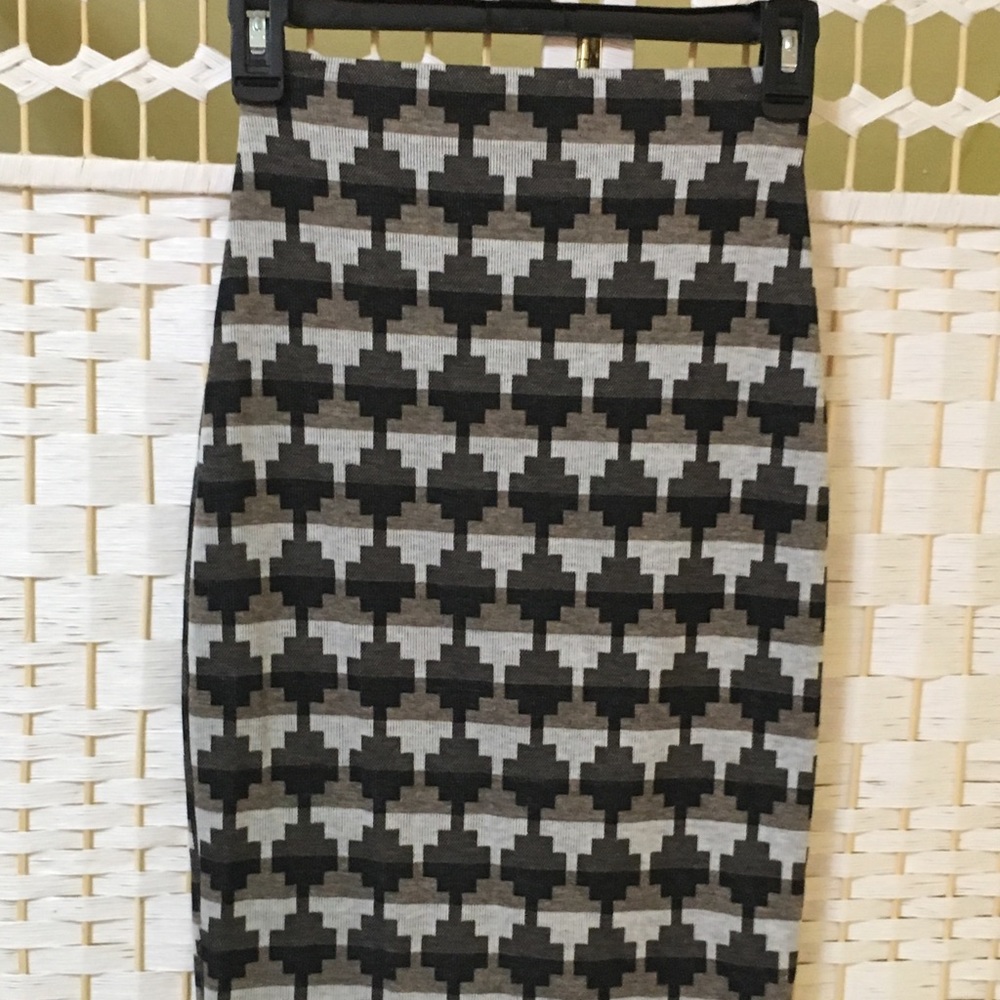 BODY-CON SKIRT